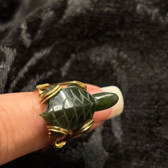 NWOT “ SALE” JADE TURTLE RING - Picture 9 of 11